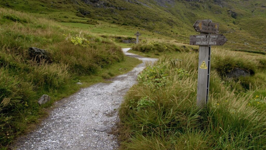 Beginner hiking tips recommend starting on well-marked easy trails like this Kerry route with minimal elevation gain